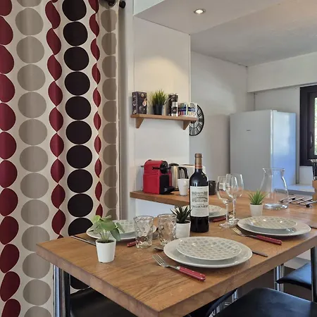 Bright For 6 In Apartmán Pessac