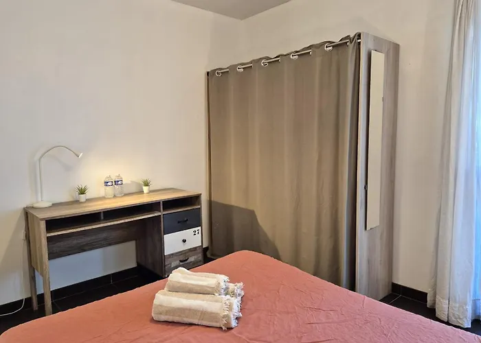 Bright For 6 In Pessac